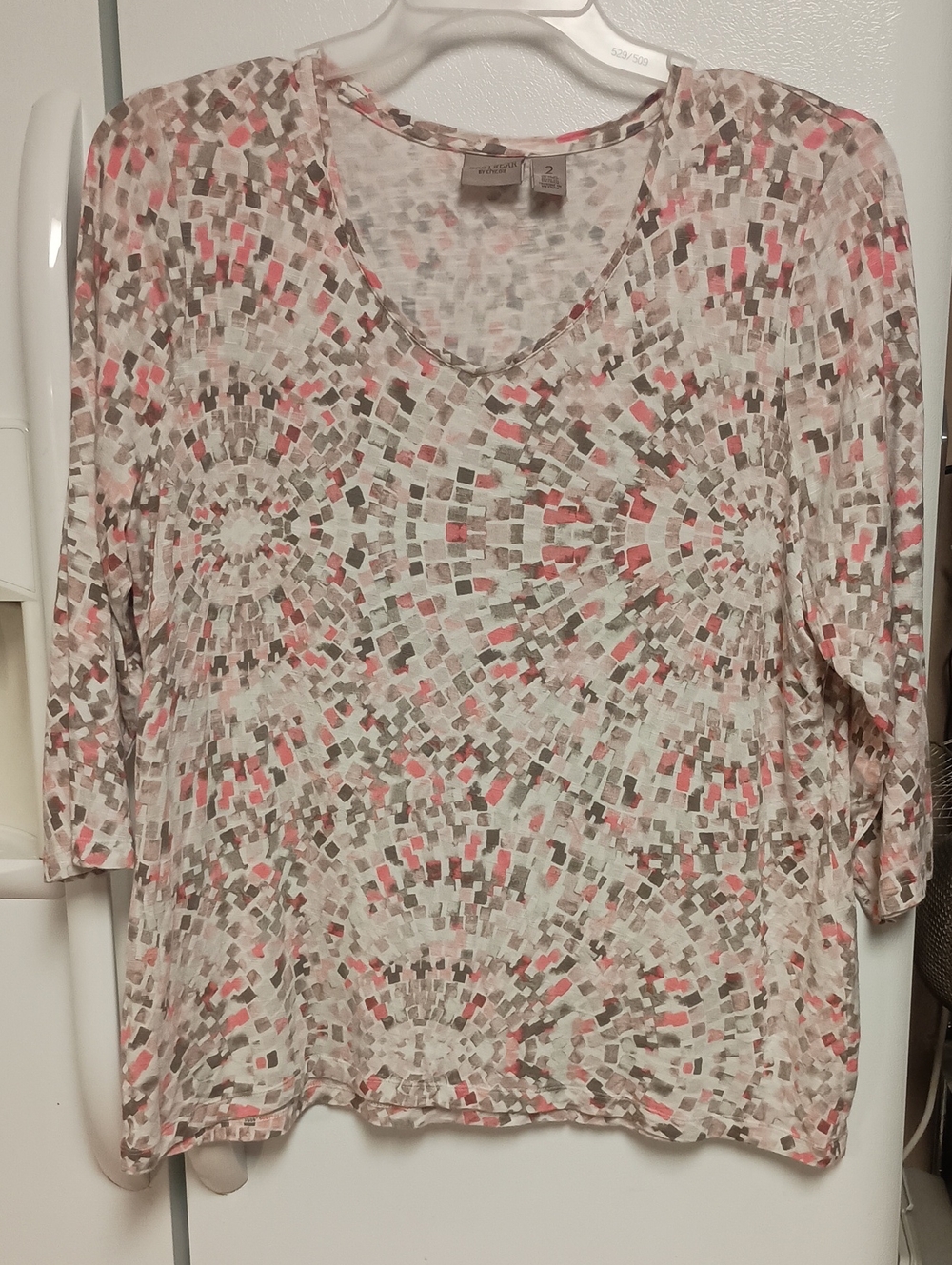 Chico's Neutral Mosaic V-Neck 3/4 Sleeve Top with Coral Accents Women's Size 2